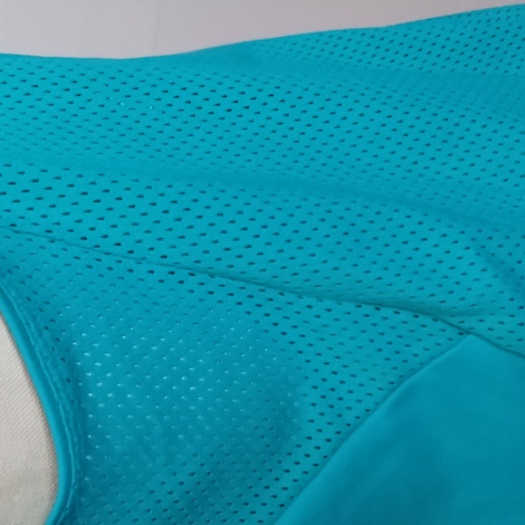 ST T NIKE Running Dri-Fit Racerback Mesh Tank Top- Athletic Comfort on the Run! - Picture 4 of 11